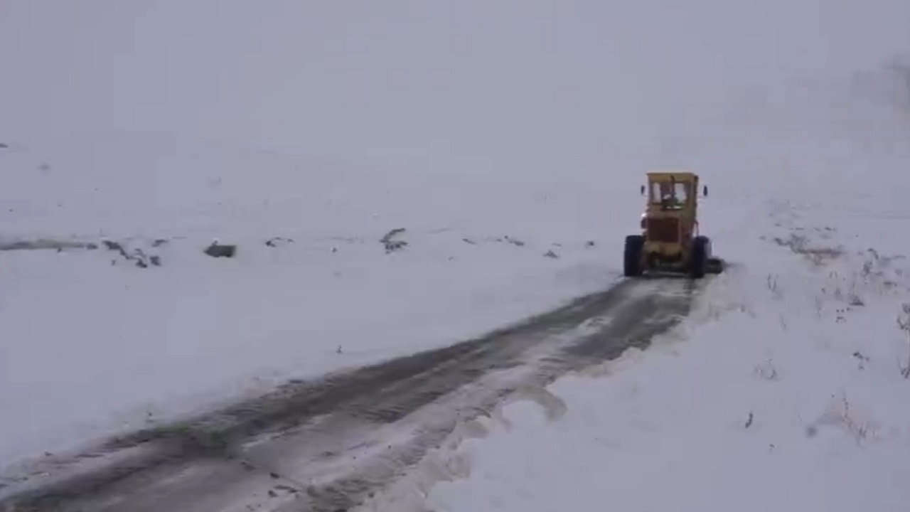 مسدودی برخی محورهای مواصلاتی زنجان به علت کولاک