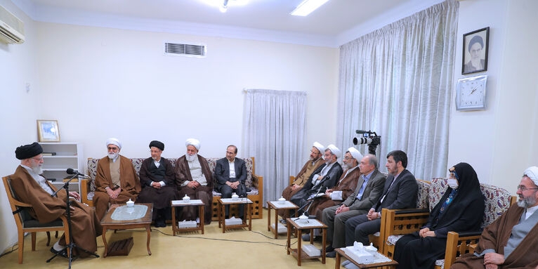 دیدار اعضای هیئت علمی کنگره جهانی حضرت امام رضا (ع) با رهبر انقلاب دیدار اعضای هیئت علمی کنگره جهانی حضرت امام رضا (ع) با رهبر انقلاب