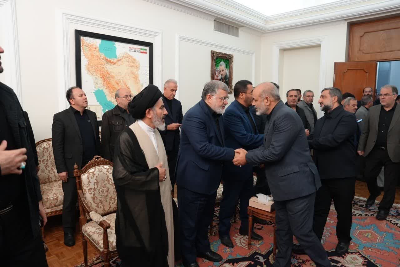 حضور نماینده ولی فقیه دراستان و استاندار آذربایجان غربی در استانداری آذربایجان شرقی برای عرض تسلیت حضور نماینده ولی فقیه دراستان و استاندار آذربایجان غربی در استانداری آذربایجان شرقی برای عرض تسلیت