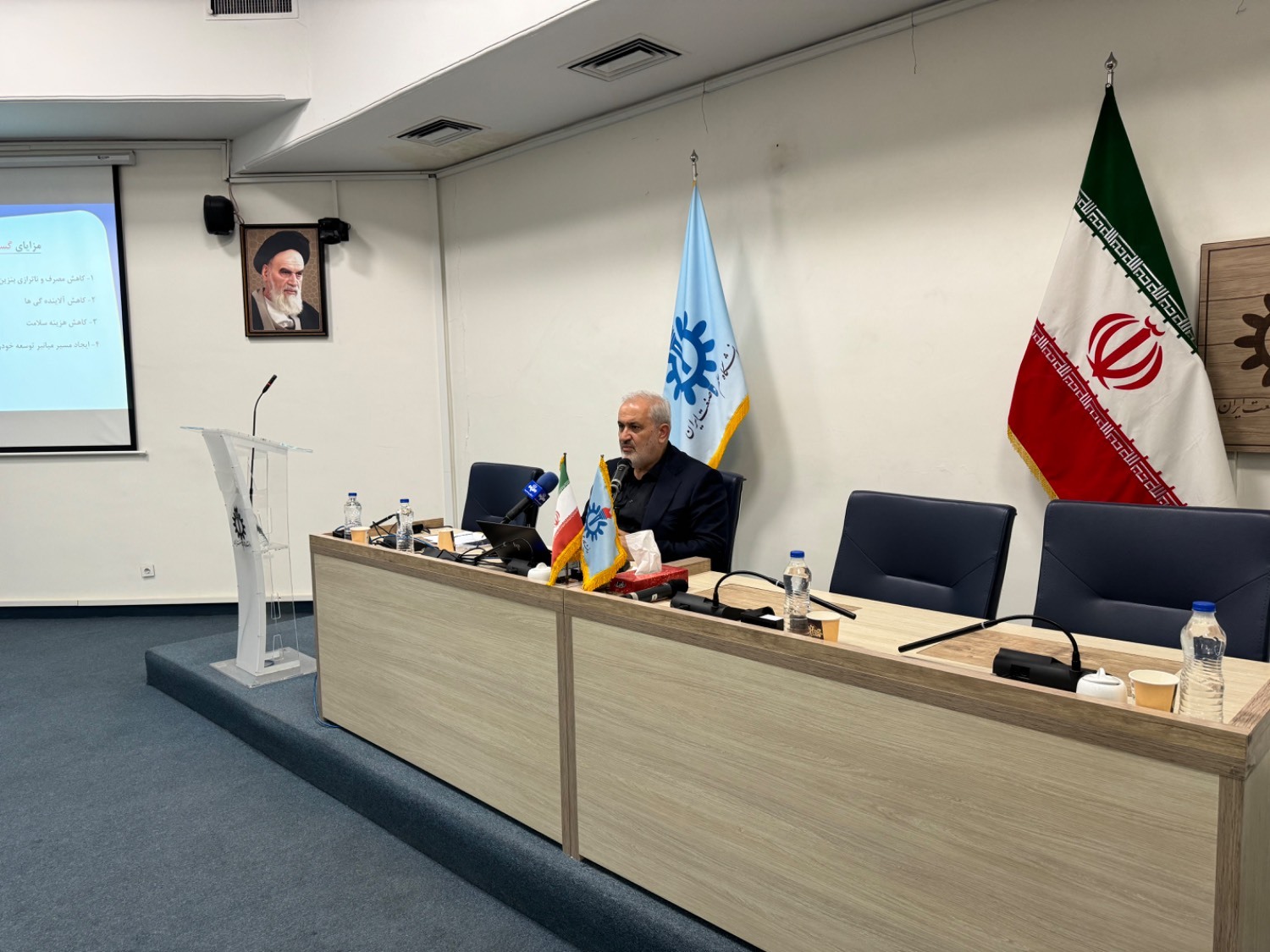 ساخت ۳ هزار ایستگاه شارژ خودرو برقی تا پایان امسال ساخت ۳ هزار ایستگاه شارژ خودرو برقی تا پایان امسال