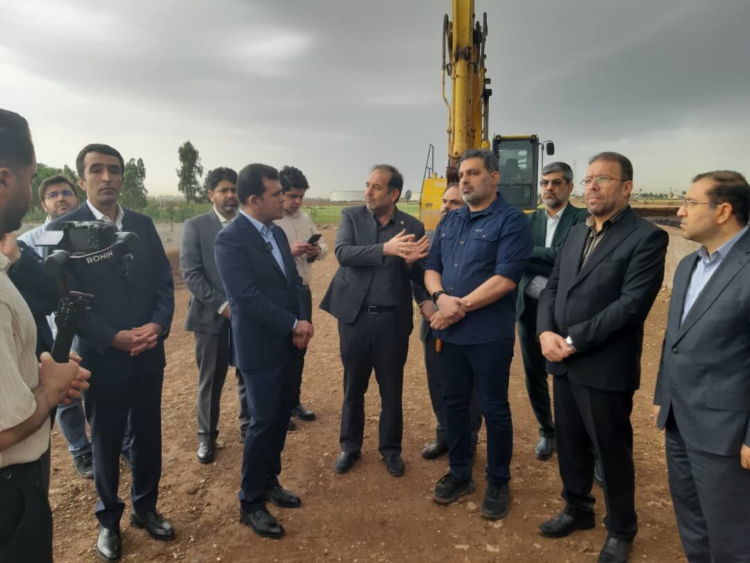 بازدید معاون علمی رئیس جمهور از یک شرکت دانش بنیان در اهواز بازدید معاون علمی رئیس جمهور از یک شرکت دانش بنیان در اهواز