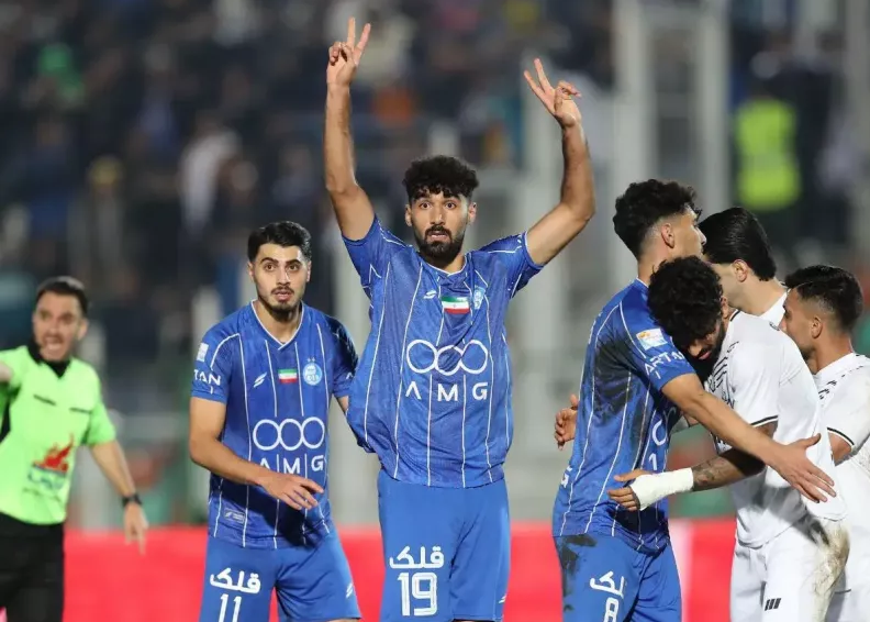 دشت سه امتیازی استقلال در یزد دشت سه امتیازی استقلال در یزد