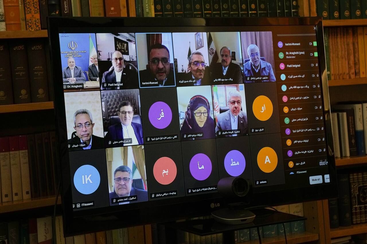 نشست وبیناری عراقچی با سفرا و روسای نمایندگی‌های تهران در اروپای شرقی