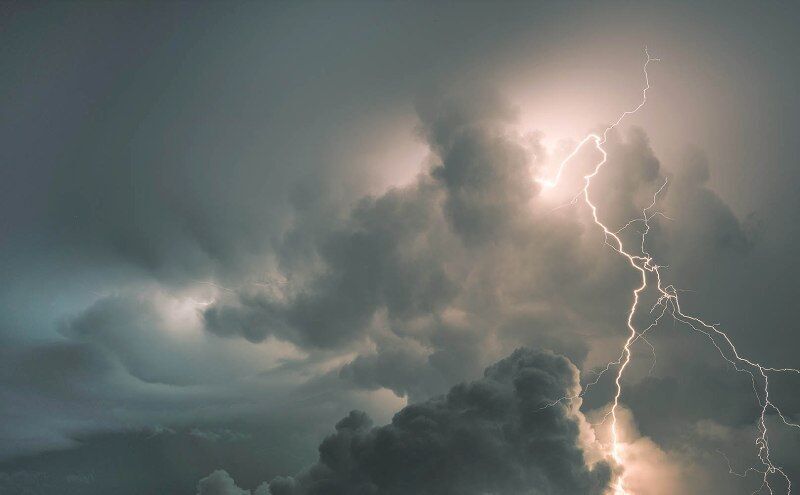 رگبار و رعد و برق در ۱۶ استان