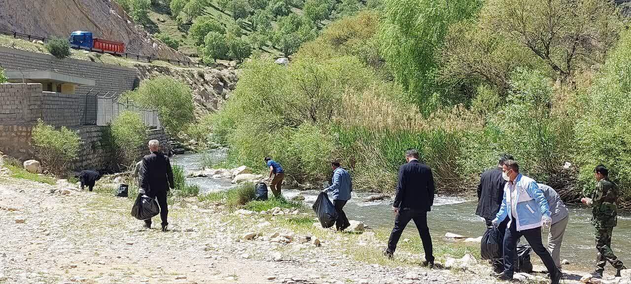 پاکسازی طبیعت رودخانه منج لردگان