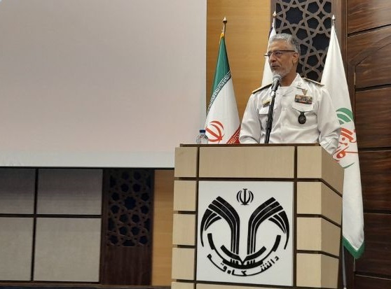 دریادار سیاری: پوزه هر دشمنی را به خاک می‌مالیم