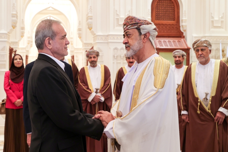 بدرقه رئیس جمهور توسط پادشاه عمان