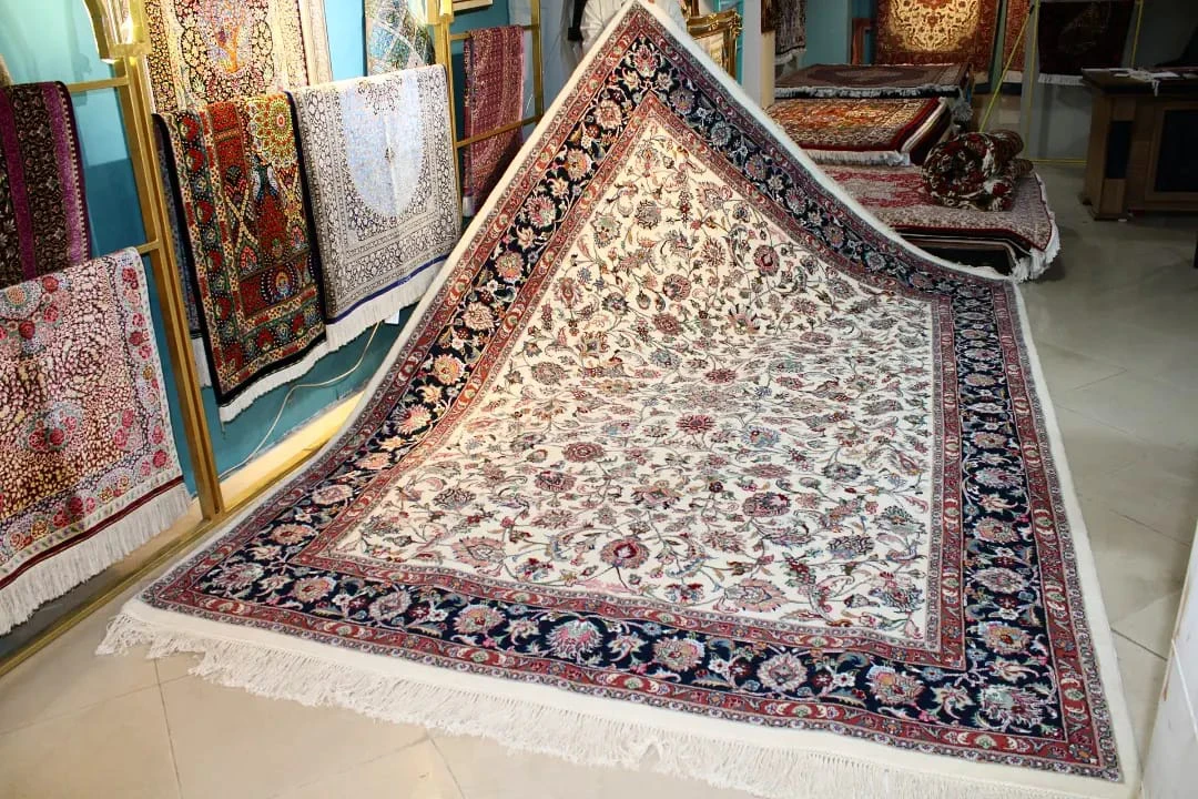 تشکیل فراکسیون فرش در دستور کار مجلس