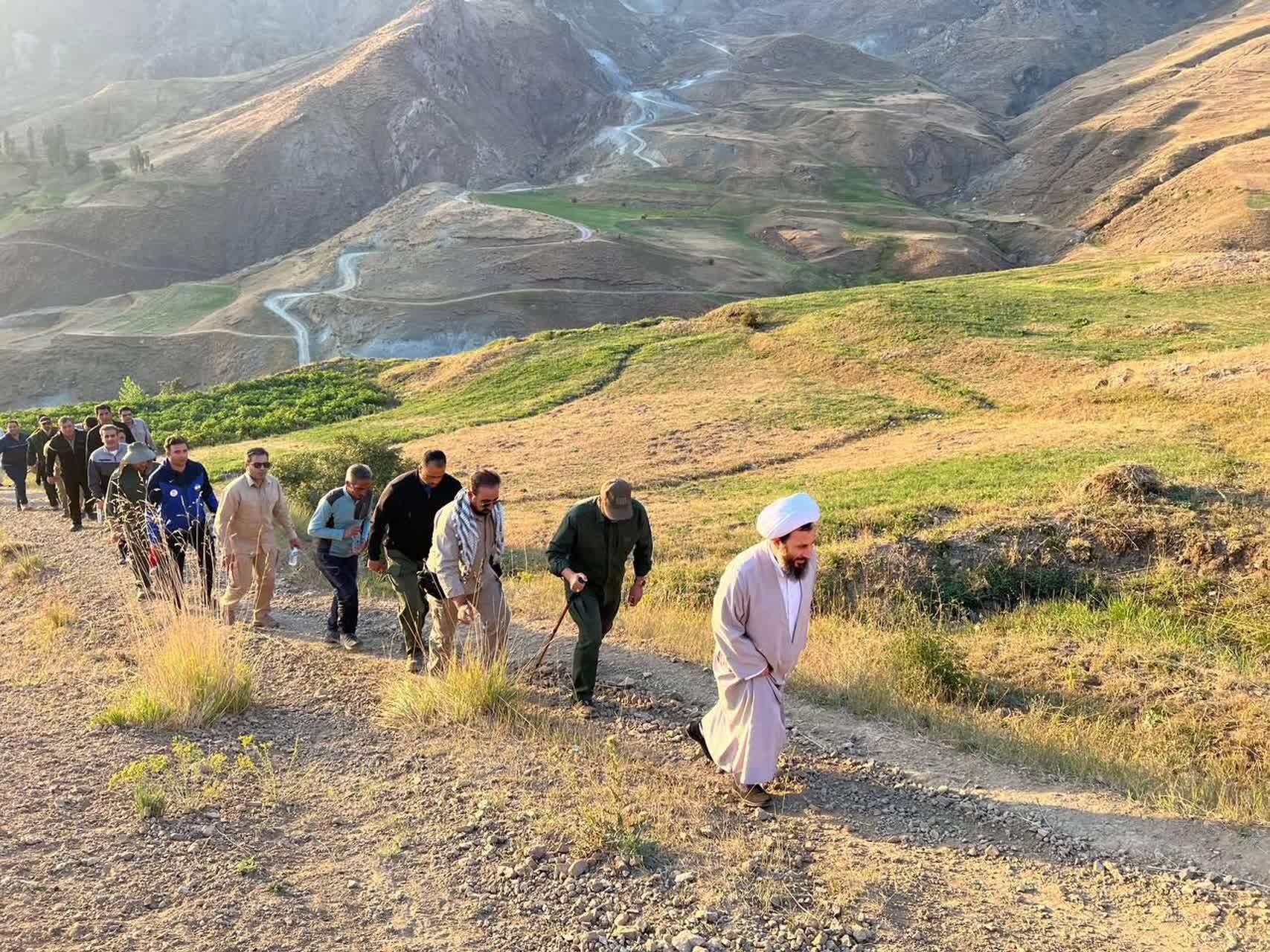 کوهپیمایی همگانی در خوی به مناسبت هفته دولت و هفته وحدت