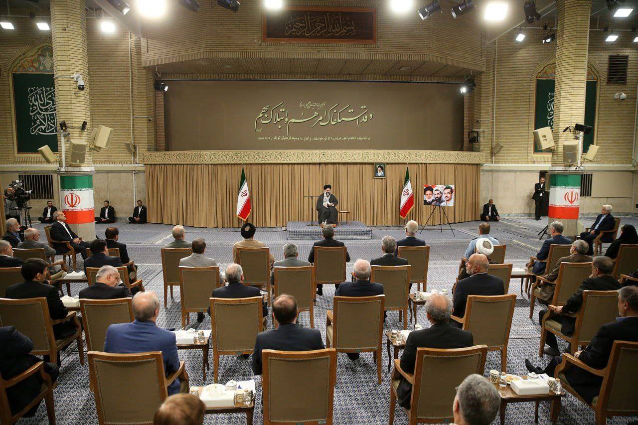 رهبر انقلاب: معیشت مردم مهمترین مسئله است رهبر انقلاب: معیشت مردم مهمترین مسئله است