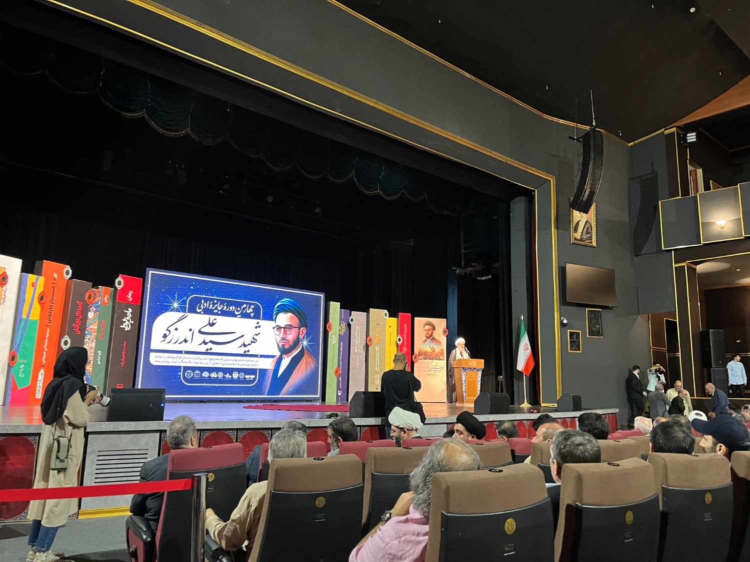 مقابله با تطهیر خاندان پهلوی در فضای مجازی