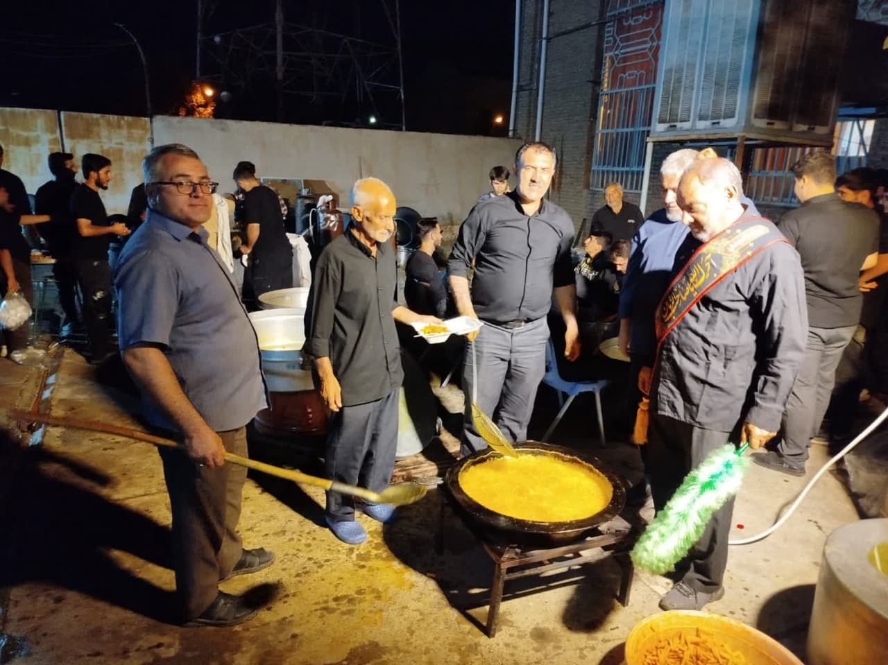 توزیع پنج هزار پرس غذای متبرک در میاندوآب 