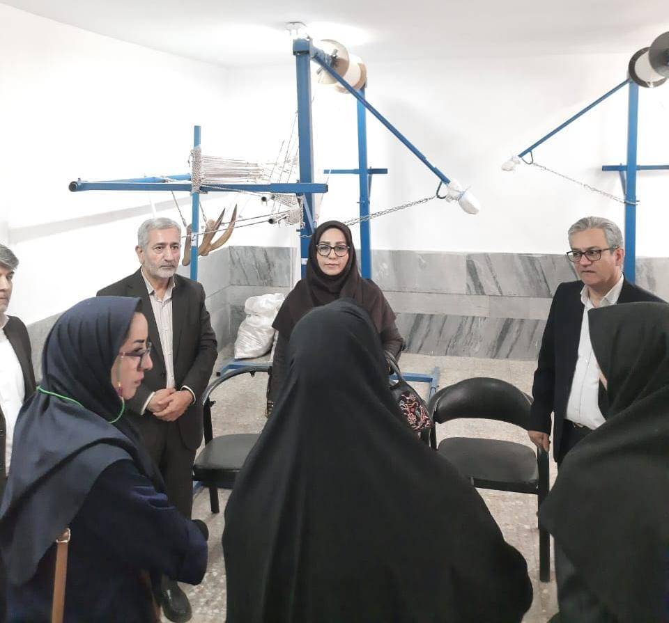 تحصیل ۳۵۰۰ هنرجو در رشته‌های فرش دستباف