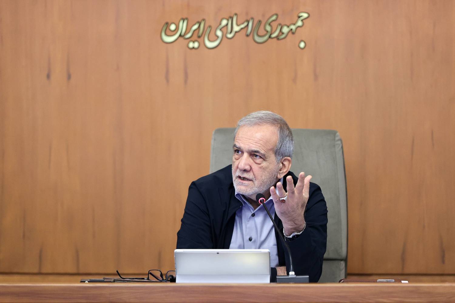 نیرو‌های علمی از حضور در مراکز تخصصی محروم نشوند