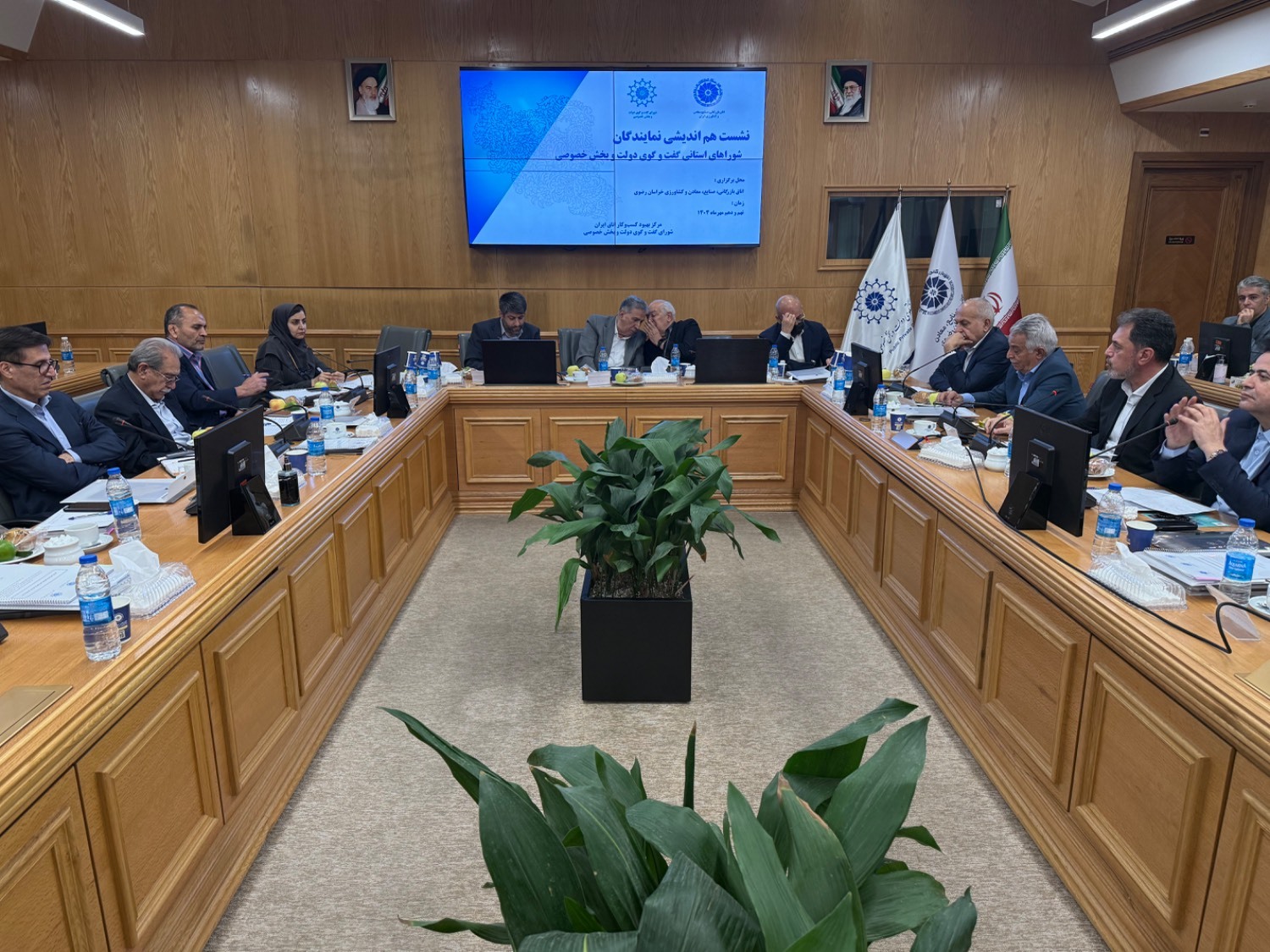 قوانین زیاد، دولت را به موتور مقررات‌ گذاری تبدیل کرده است