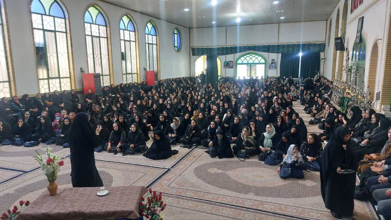 نشست ویژه اولیای دانشآموزان مدارس ابتدایی منطقه بادرود نشست ویژه اولیای دانشآموزان مدارس ابتدایی منطقه بادرود