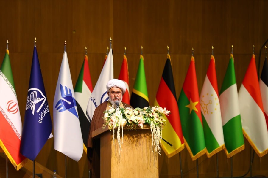 نهج‌البلاغه می‌تواند ایران را به الگوی جهانی تبدیل کند