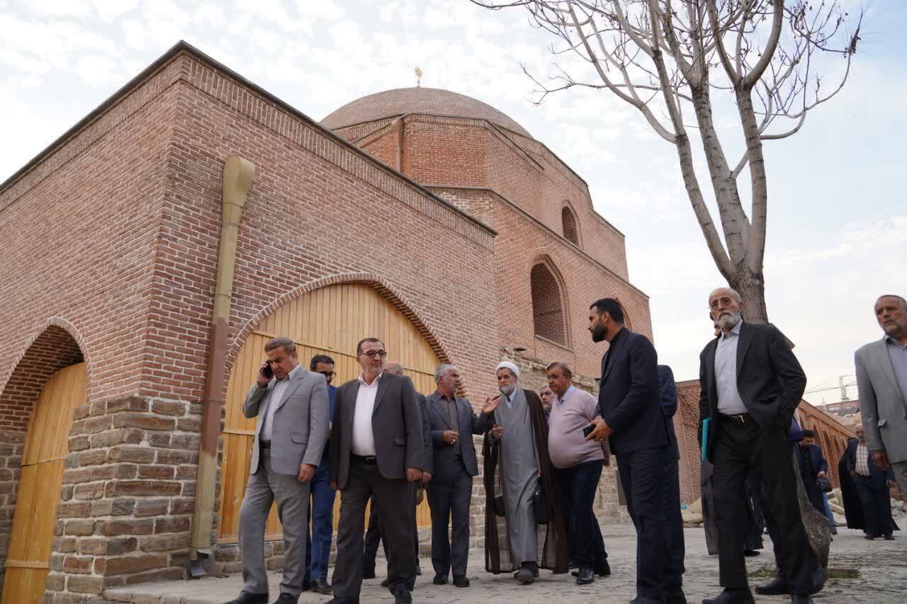 بازدید اعضای مجمع مشورتی روسای شورا‌های اسلامی کلانشهر‌های کشور از مسجد جامع ارومیه
