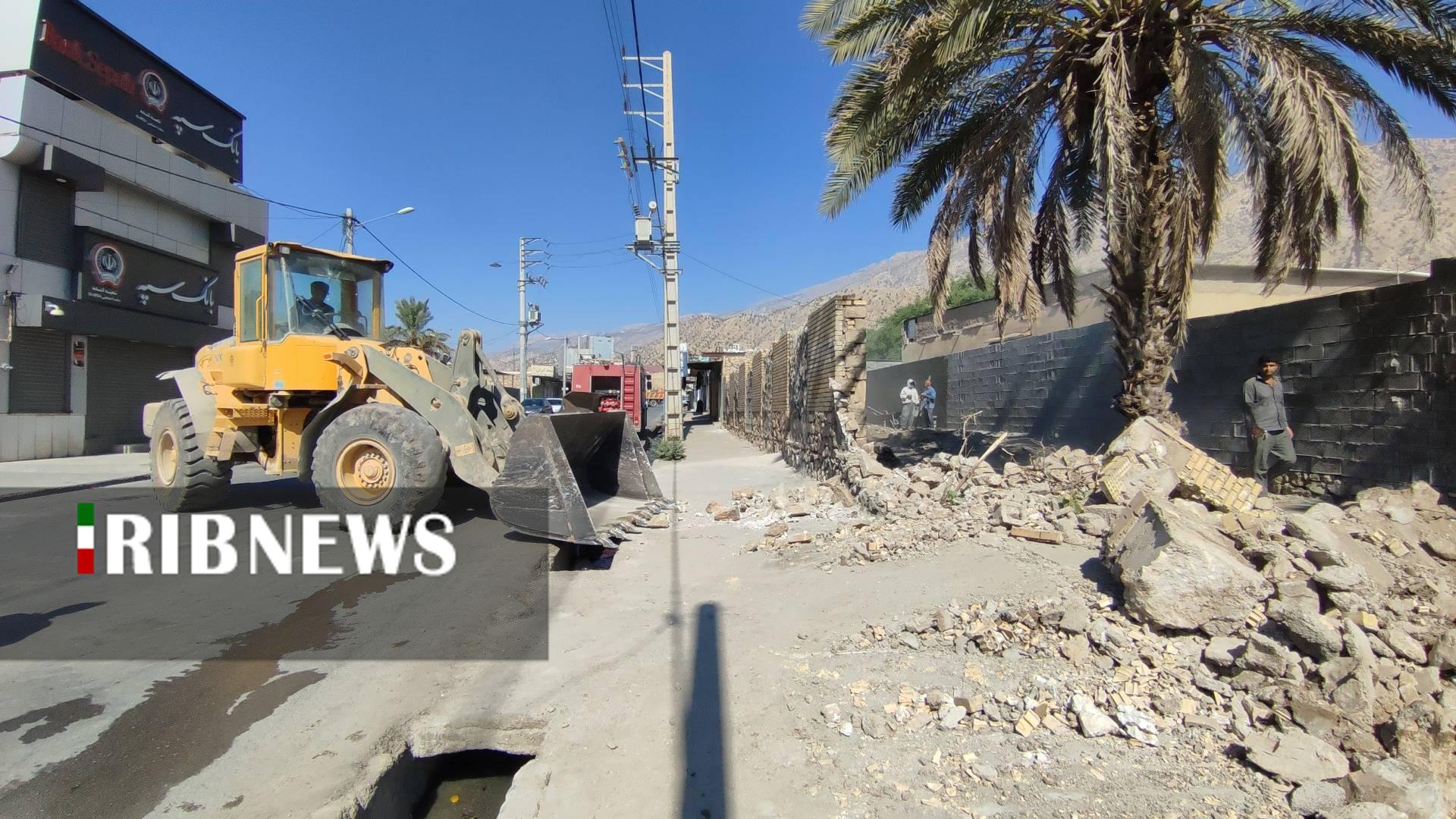 بازگشایی گره ترافیکی  خیابان امام خمینی شهر لنده بازگشایی گره ترافیکی  خیابان امام خمینی شهر لنده