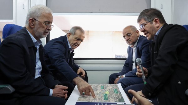 بازدید رئیسجمهور از خطوط ریلی حومه تهران بازدید رئیسجمهور از خطوط ریلی حومه تهران