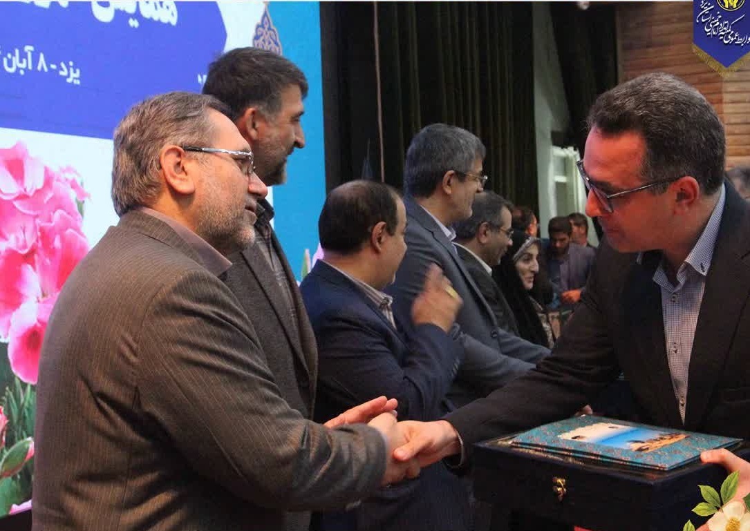 تجلیل از ۲۴۰ بهورز سلامت در یزد تجلیل از ۲۴۰ بهورز سلامت در یزد