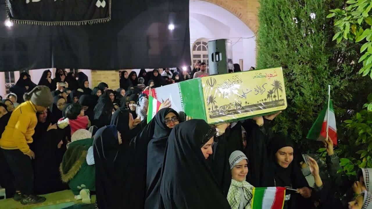 پیچیدن عطر فاطمی و شمیم شهادت در مدارس میبد پیچیدن عطر فاطمی و شمیم شهادت در مدارس میبد