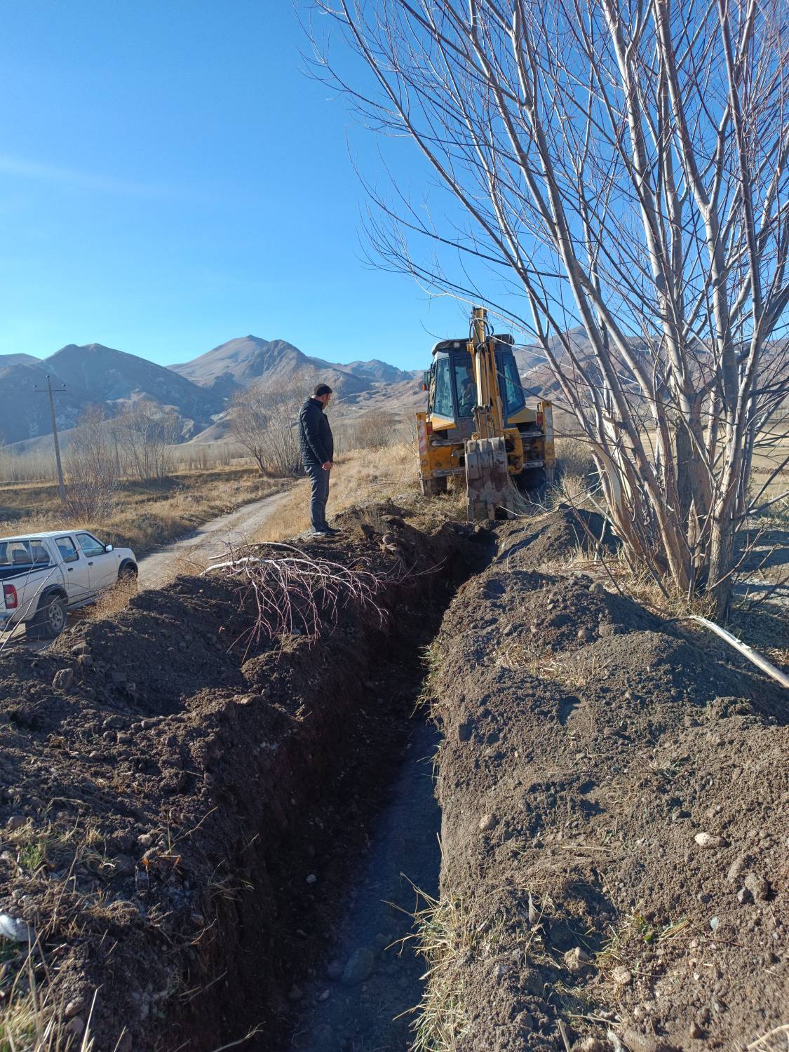 آغاز عملیات لایروبی انهار منتهی به تالاب زاویه سفلی چالدران آغاز عملیات لایروبی انهار منتهی به تالاب زاویه سفلی چالدران