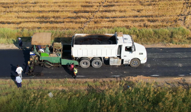 بهسازی و آسفالت مسیر ۲۰ روستای بخش شعیبیه شوشتر